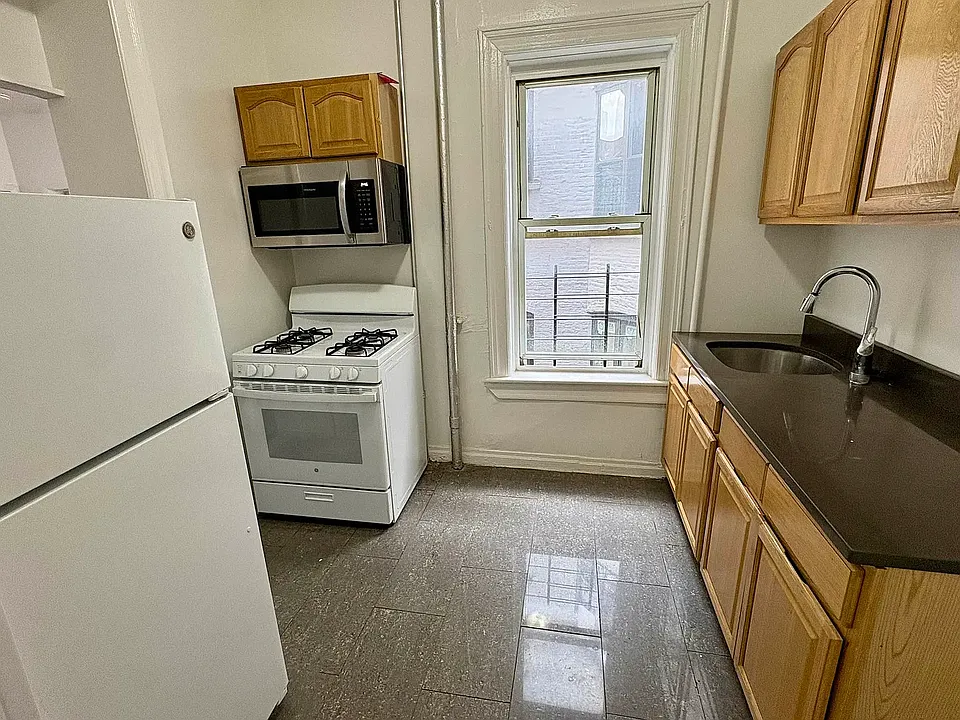 174 W 137th St #14
