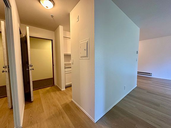 5th image of 1549 NE 177th St APT 305