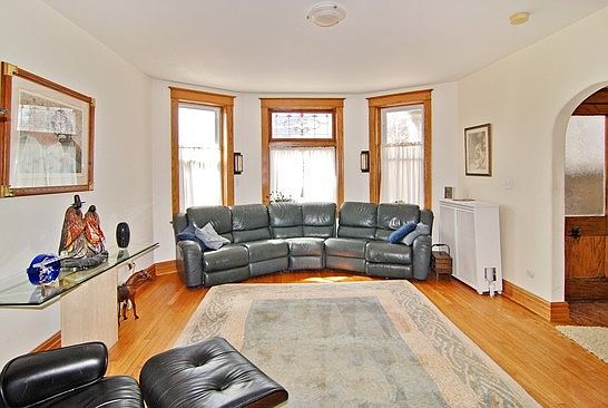 2nd image of 1046 S Kenilworth Ave APT 1