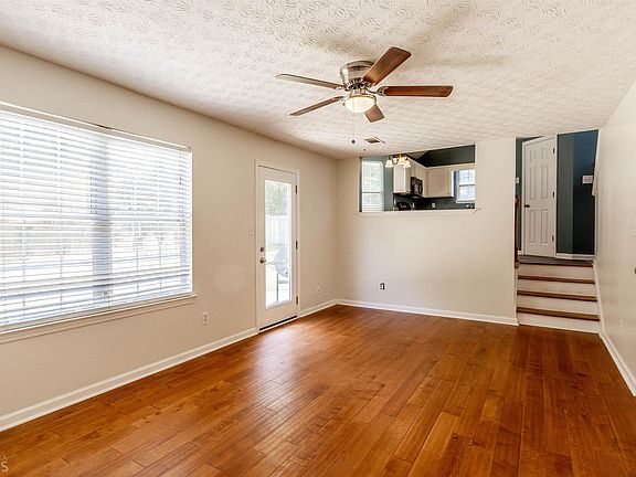 4th image of 27 English Ivy Ct