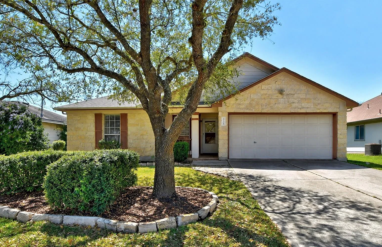 3 bed, 2.0 bath, 1416 sqft, $1,800 — Photo 1