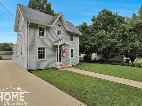 1112 N Washington St, Owosso, MI 48867