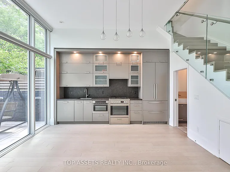 101 Erskine Ave #Townhouse 10 — Photo 13