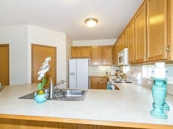 4th image of 7821 207th Street Ct E