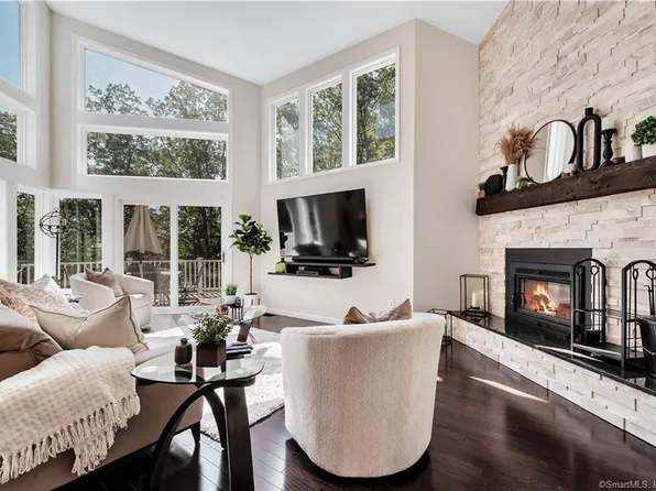 18 Two Buck Ring, Burlington, CT 06013