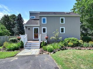 83 Reservoir Rd, Middletown, CT 06457