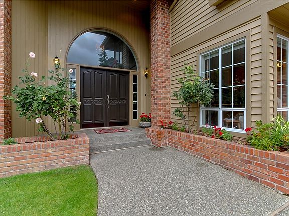 2nd image of 558 SW 333rd Ct