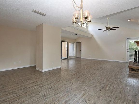 5th image of 3259 Whispering Oak Trl