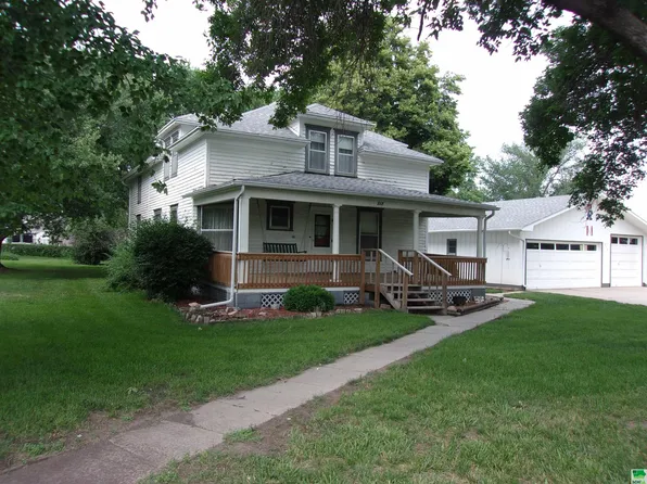 217 E 2nd St, Ponca, NE 68770