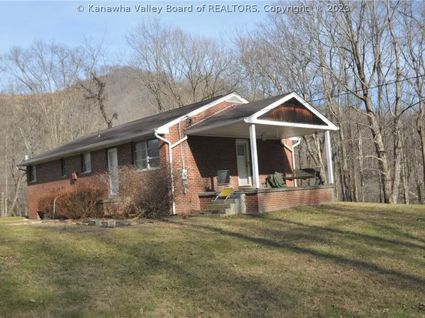 220 Elkins Ln, Ashford, WV 25009