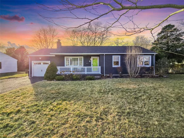 18 Gen McLean Drive, Bellport Village, NY 11713