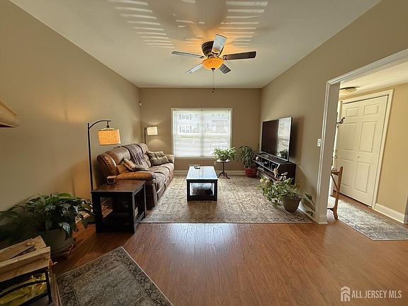 2nd image of 41 Dogwood Ct