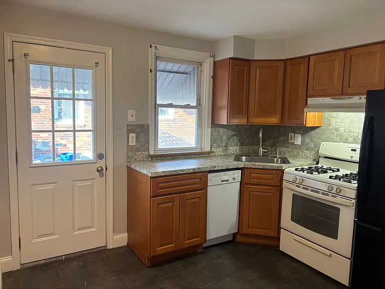 309 S Oak Ave — Photo 6