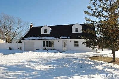 1st image of 8 Hilltop Dr