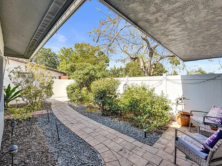 1036 NE 9th Ave — Photo 37