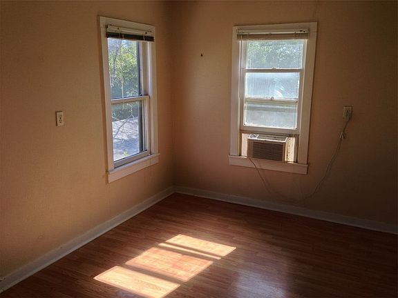 4th image of 449 Burleson St APT A