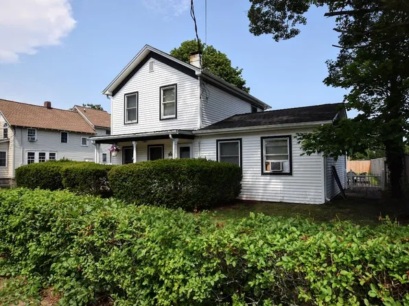 35 Station Road S, Bellport Village, NY 11713
