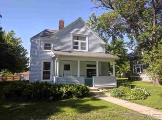 708 Sunnyside Ave, Valley Springs, SD 57068