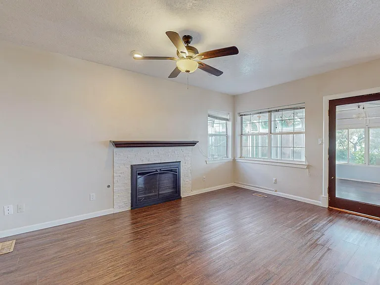 13612 Vic Rd NE — Photo 15