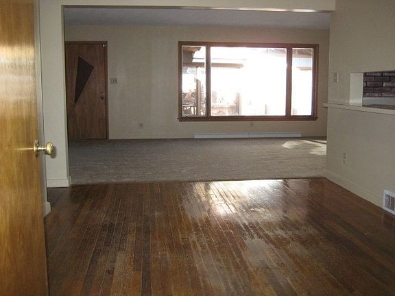 3rd image of 303 N 1st St