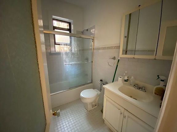 5th image of 4322 49th St APT A4