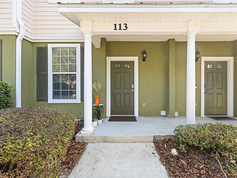 2508 SW 35th Pl #S113 — Photo 1