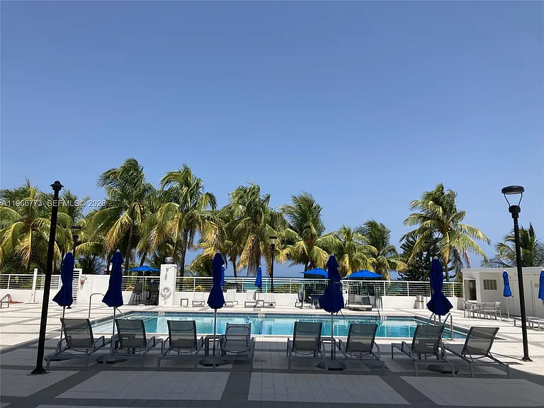 5001 Collins Ave #1K — Photo 17
