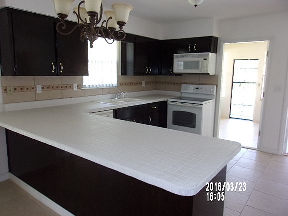 3rd image of 711 Bahia Cir