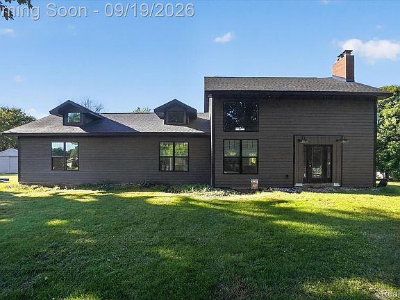 3rd image of 10215 W Mount Morris Rd