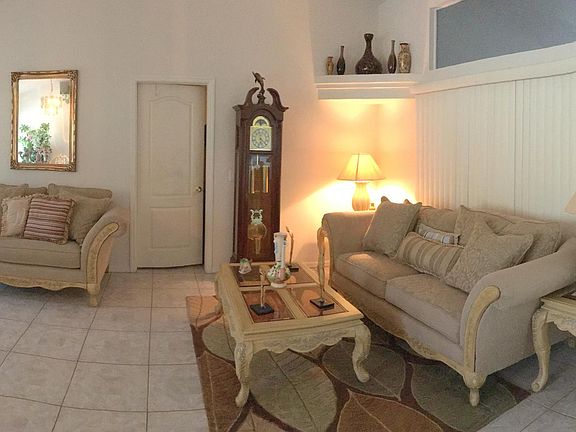 3rd image of 2933 S Biscayne Dr