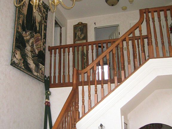 2 story entrance foyer