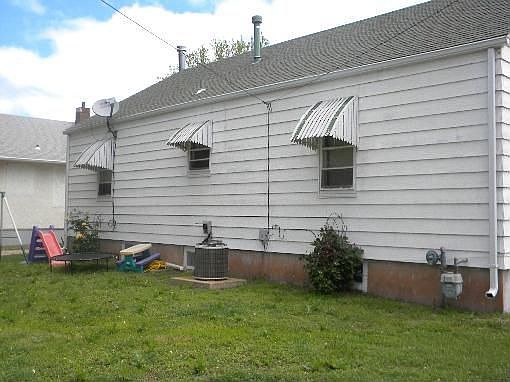 2nd image of 111 N Oak St