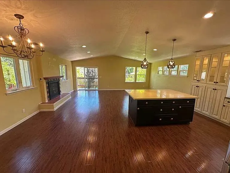 1410 Dewing Ln — Photo 7