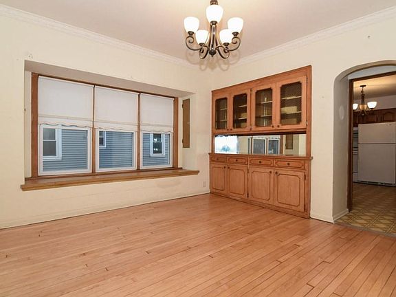 4th image of 2571 N Murray Ave