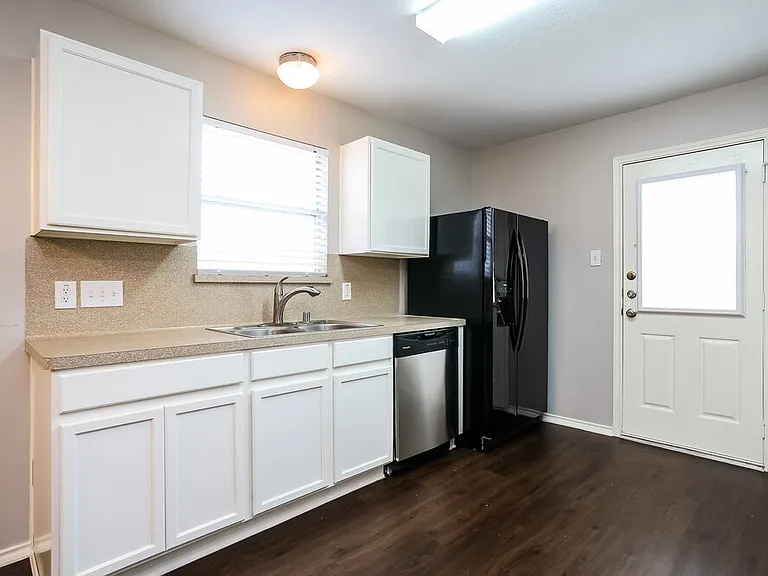 20106 Leafpark Ln — Photo 6