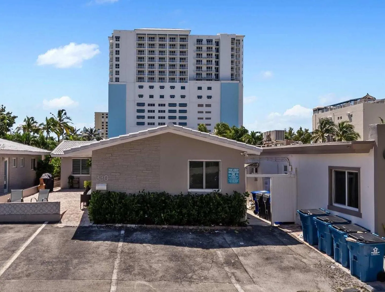 2 bed, 1.0 bath, 839 sqft, $13,566 — Photo 3