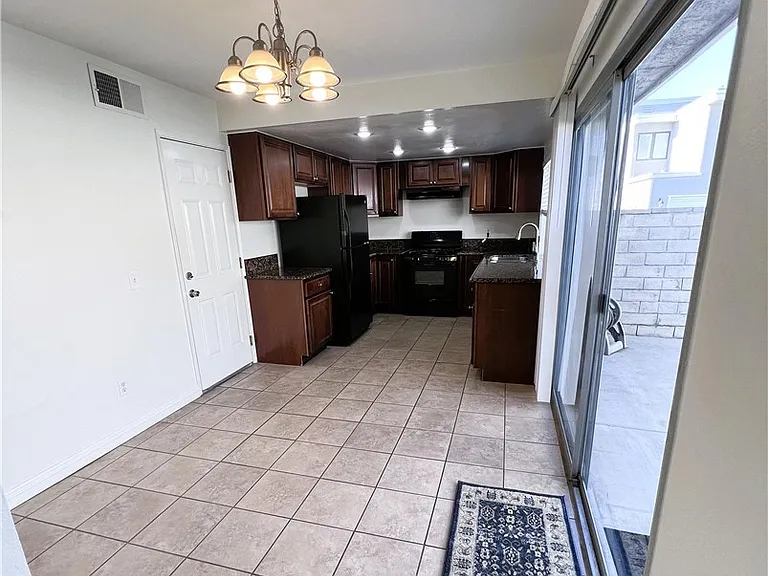25234 Lawton Ave — Photo 4