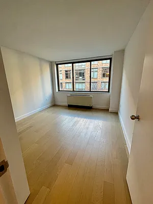 Rented by Cushman & Wakefield (Management) | media 8