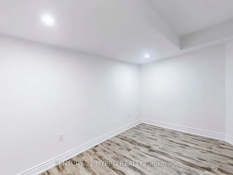 13 Manor Glen Cres #BASEMENT — Photo 7