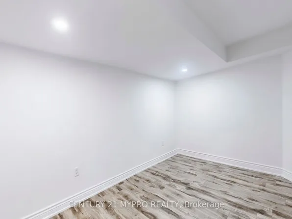 13 Manor Glen Cres #Basement, East Gwillimbury, ON L0G 1M0