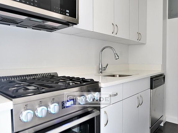 5th image of 240 E 82nd St APT 12F