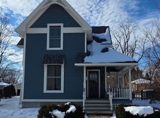 221 S 2nd St, Evansville, WI 53536