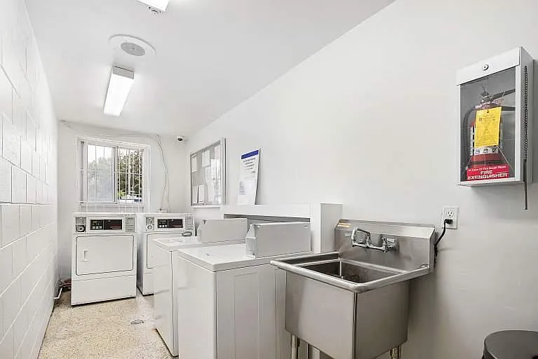 286 Finch Ave W — Photo 10