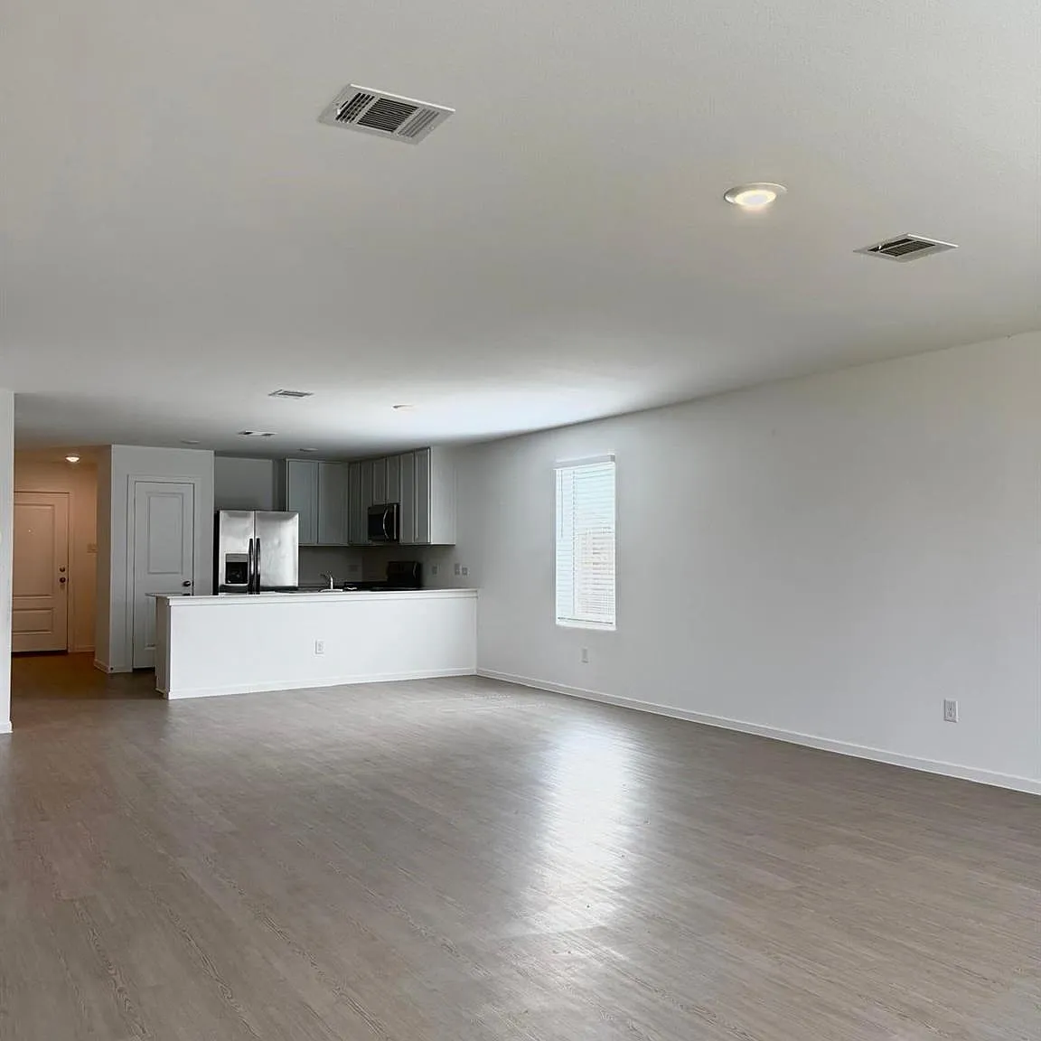 4 bed, 2.5 bath, $2,700 — Photo 3