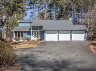 28 Woodlot Rd, Amherst, MA 01002
