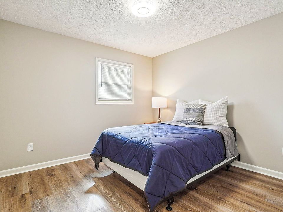 Spacious bedroom with closet