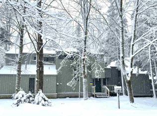 232 Harbor Dr E #EAST28, Harbor Springs, MI 49740