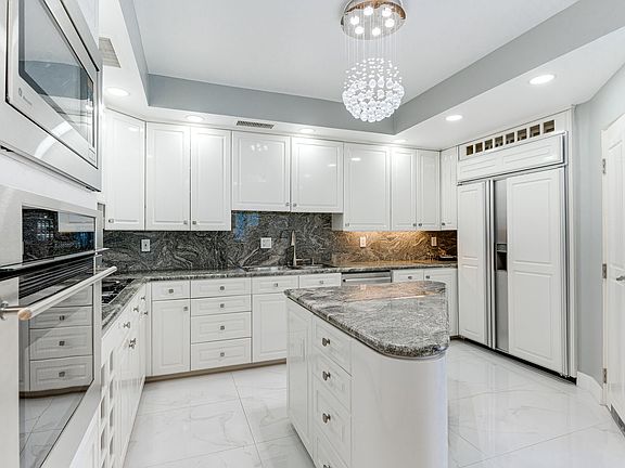 3rd image of 3111 Bel Air Dr Unit 28F