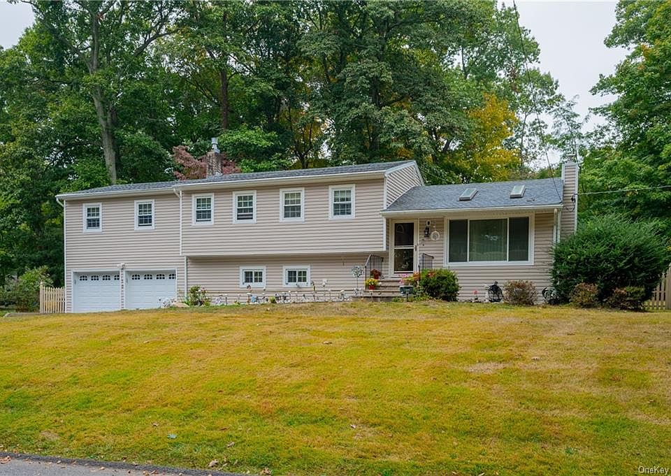 1st image of 13 Stoneham Ln