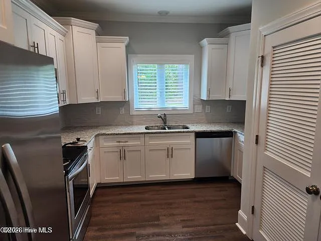 3221 Gordon Dr #A — Photo 4